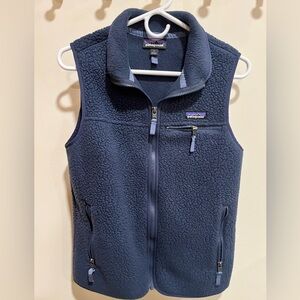 Patagonia Retro Pile fleece vest in navy blue. Size small